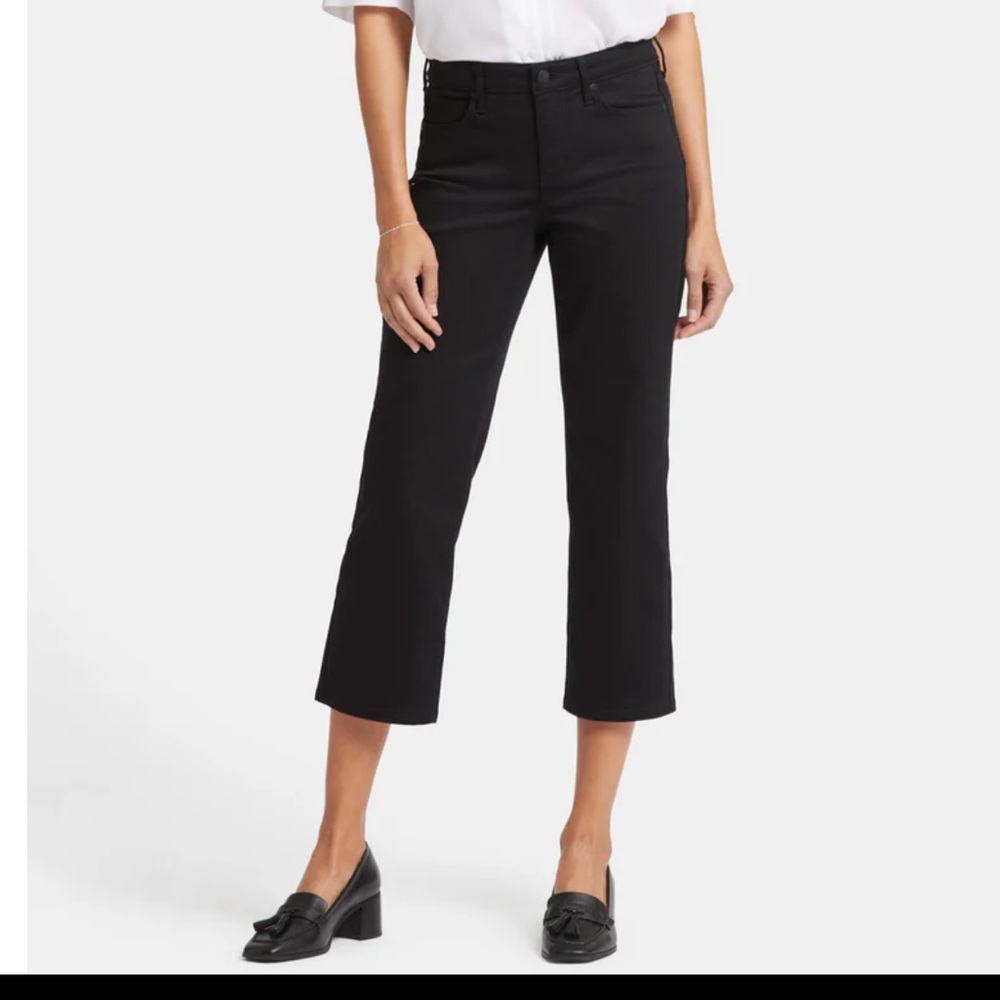 3for $15 😍 NYDJ Black Capri Jeans